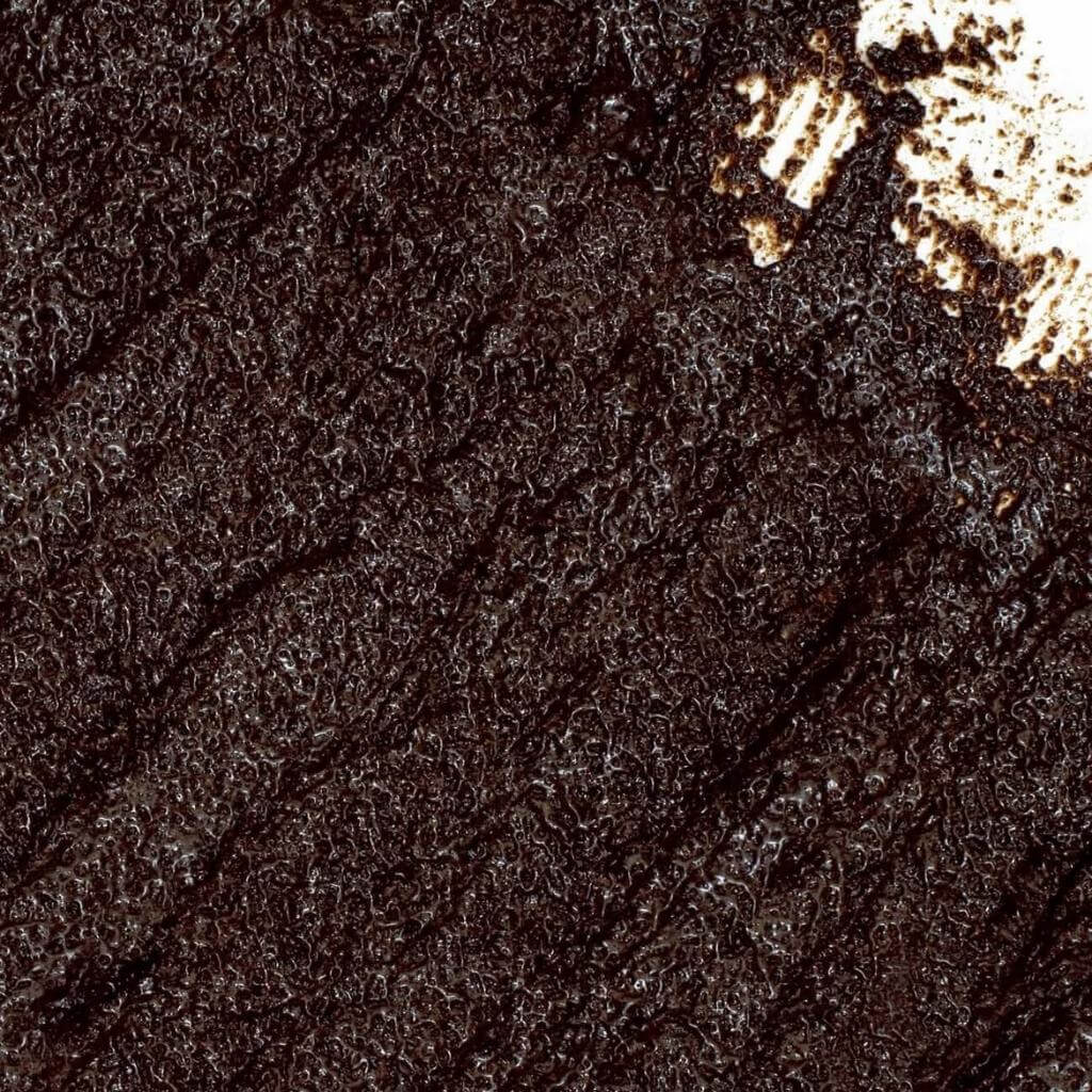 Upcircle Face Scrub Floral Blend Texture. Granulated coffee. course and soft.