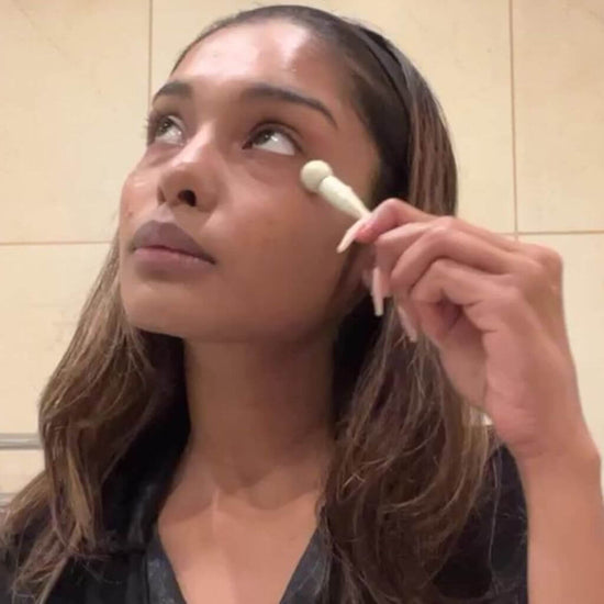 UpCircle Eye Roller being used by the model under her eyes.